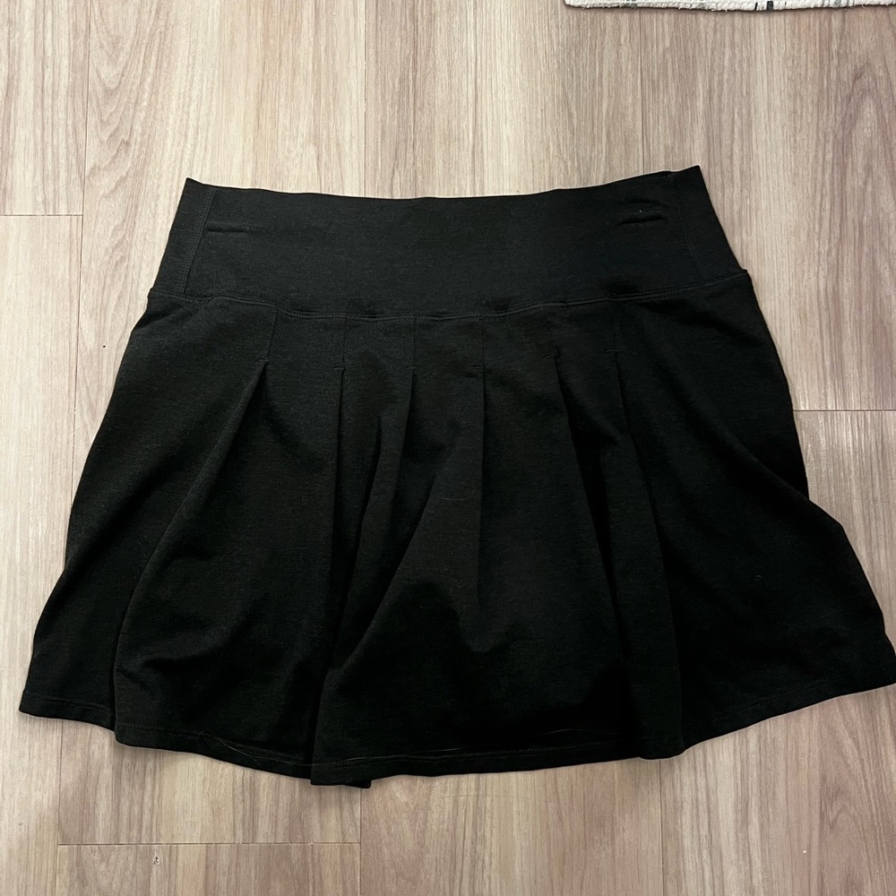 Vuori Charcoal Skort